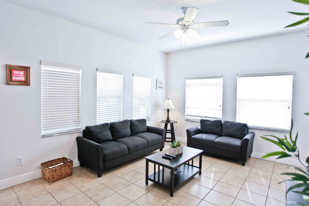 Pet Friendly 4 Bedroom Townhome in Bella Vida , Kissimmee, US