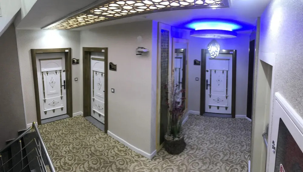 Crystall Hotel