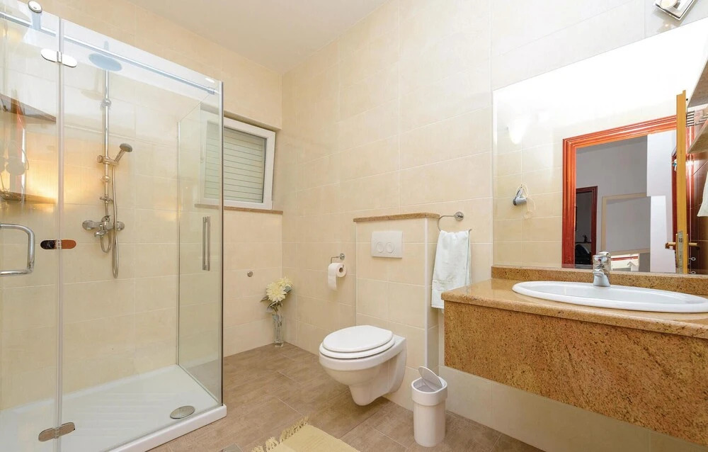 Lovely Home In Mocici