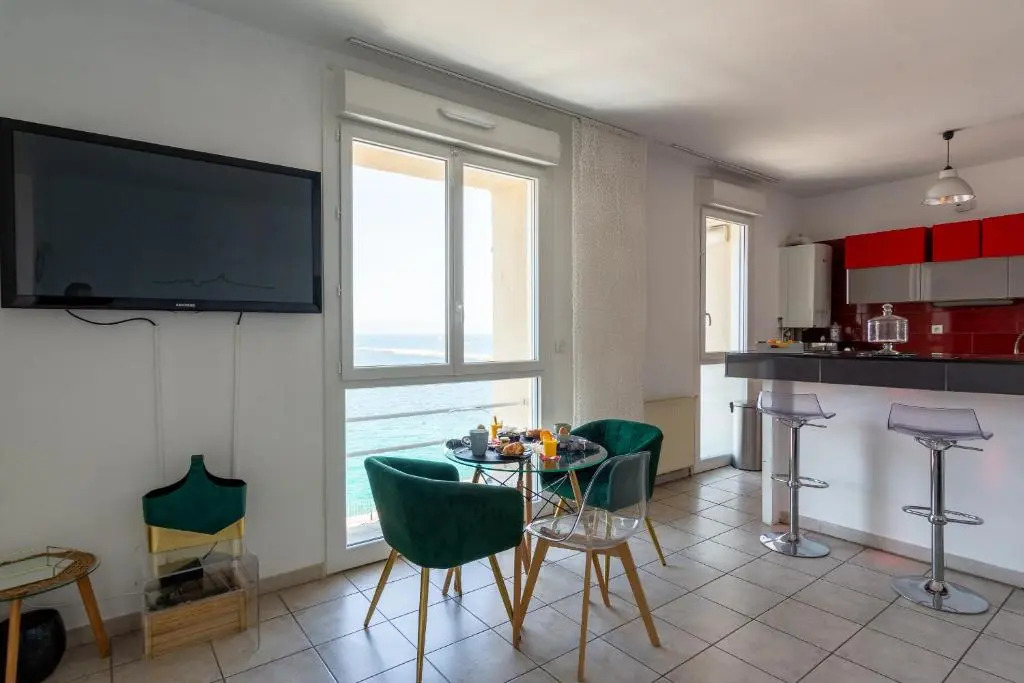 GRAND LARGE SUR LA CORNICHE Marseille par conciergerie by sam