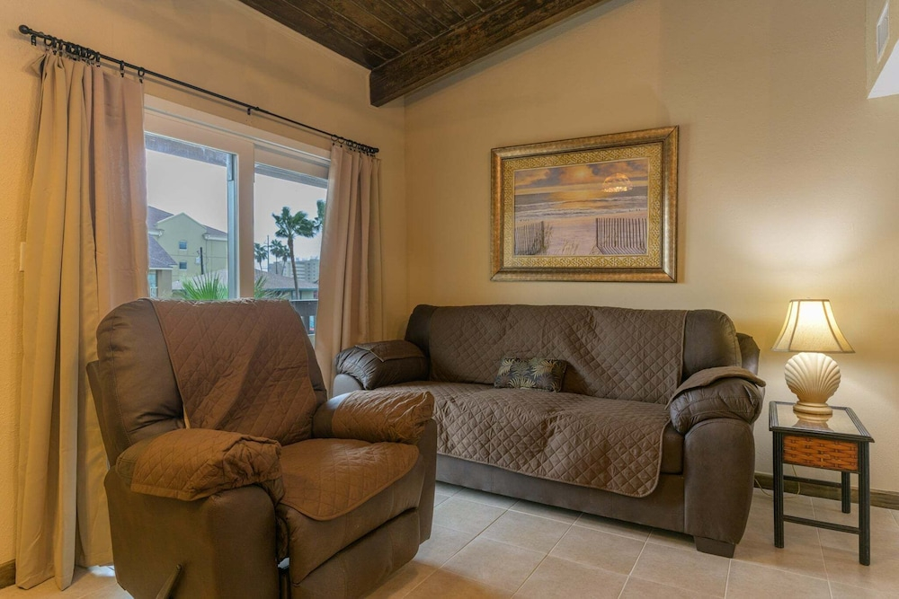 Tiki 252 - Standard 1br Condo W/ Balcony Sleeps 4 1 Bedroom Condo