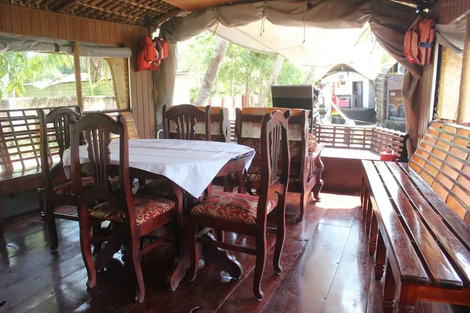 Backwater Retreat Houseboat