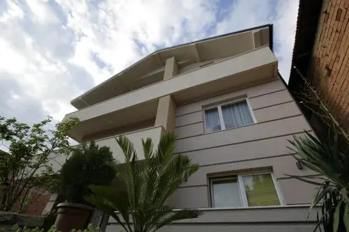 Bitrak Guest House