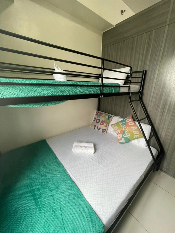 Green Residences 1 Bedroom with Balcony in Metro Manila Multiple Beds Free Breakfast for 2 pax