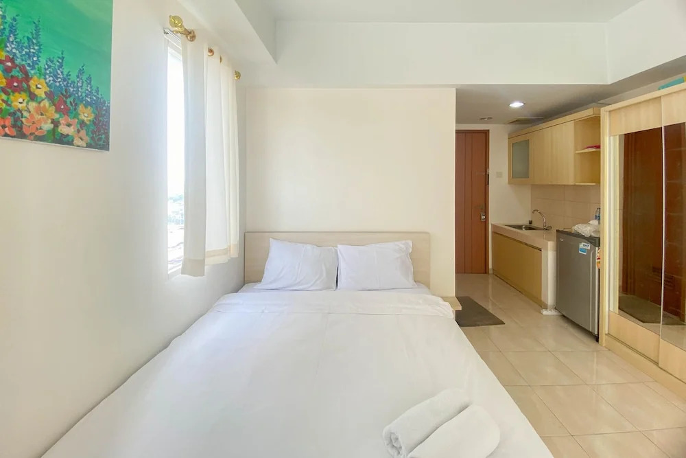 Homey And Cozy Stay Studio Margonda Residence 3 Apartment