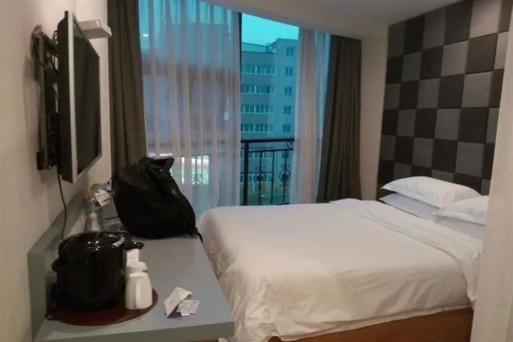 Atour Hotel Jinhua Bayi South Street Subway Station