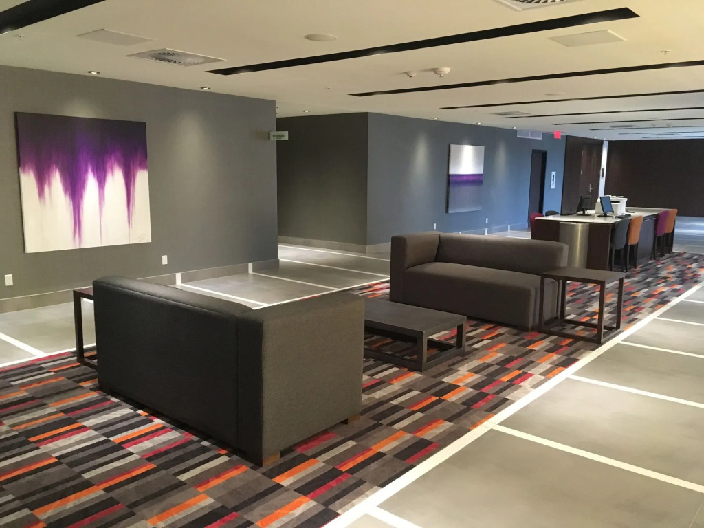 Holiday Inn Hotel & Suites - Montreal Centre-ville Ouest by IHG