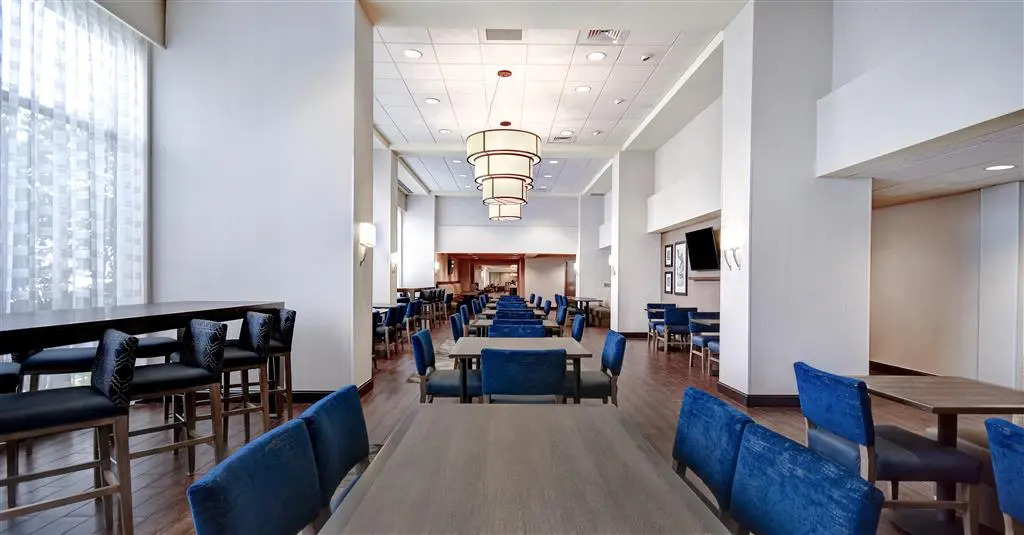 Hampton Inn and Suites Alexandria
