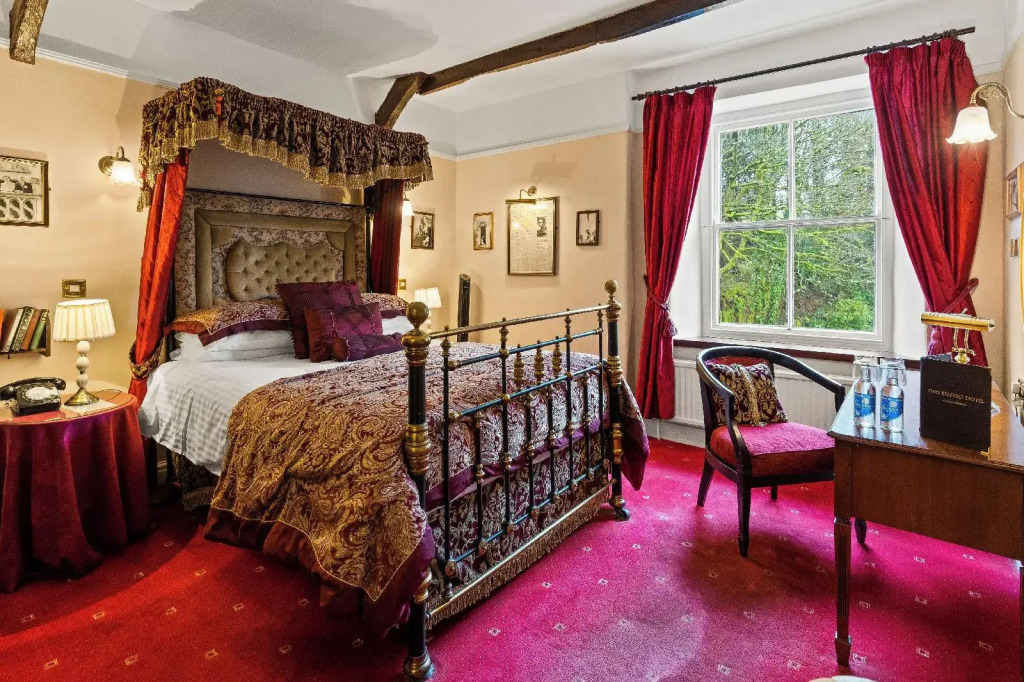 Two Bridges Hotel
