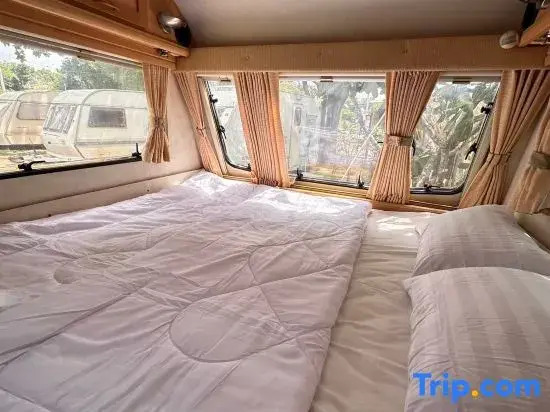White House Beach Camping Caravans