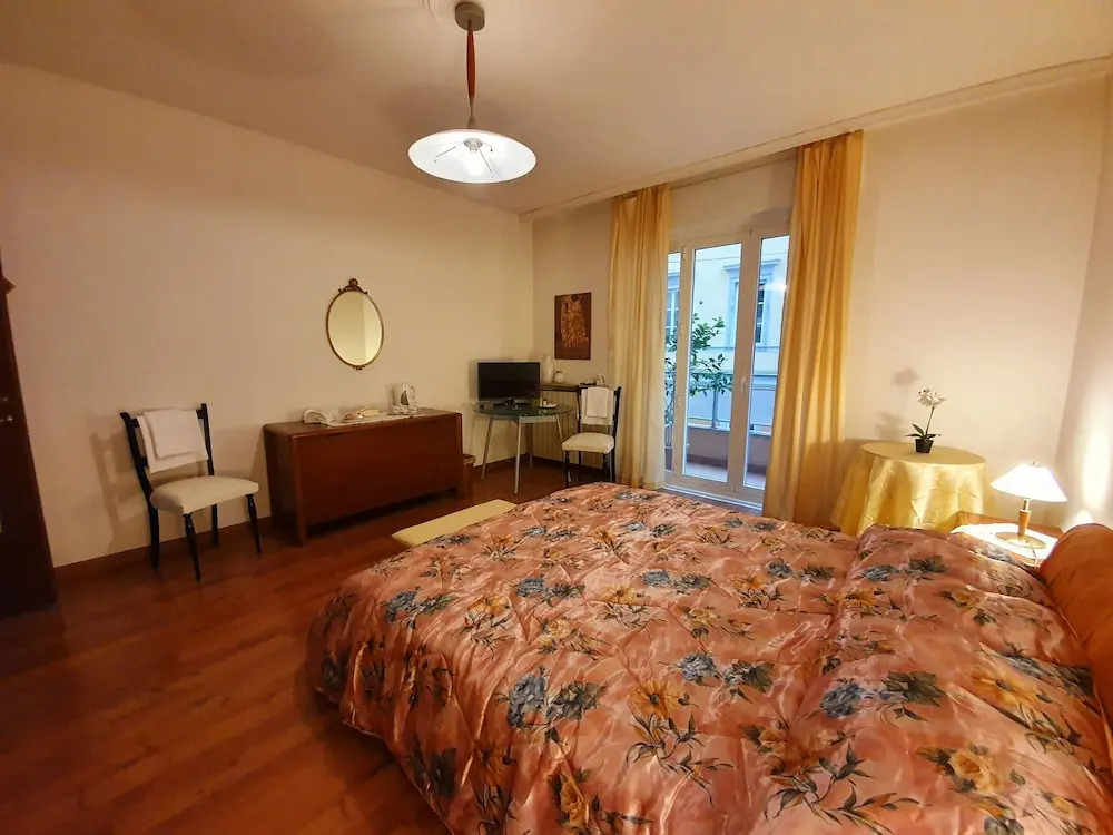 Flowers Rooms