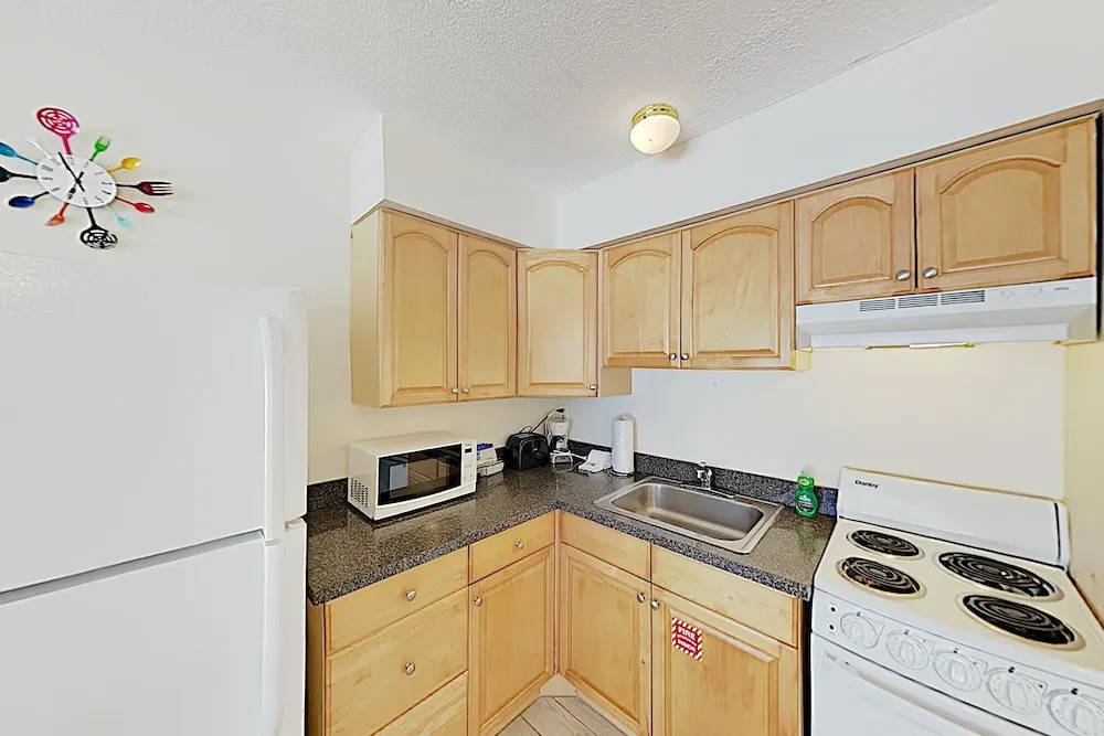 New Listing! Tropical Getaway - Steps To Sand 1 Bedroom Apts