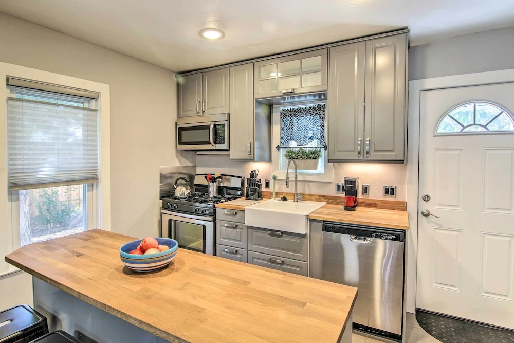 Colorado Springs Bungalow - Walk to Downtown!