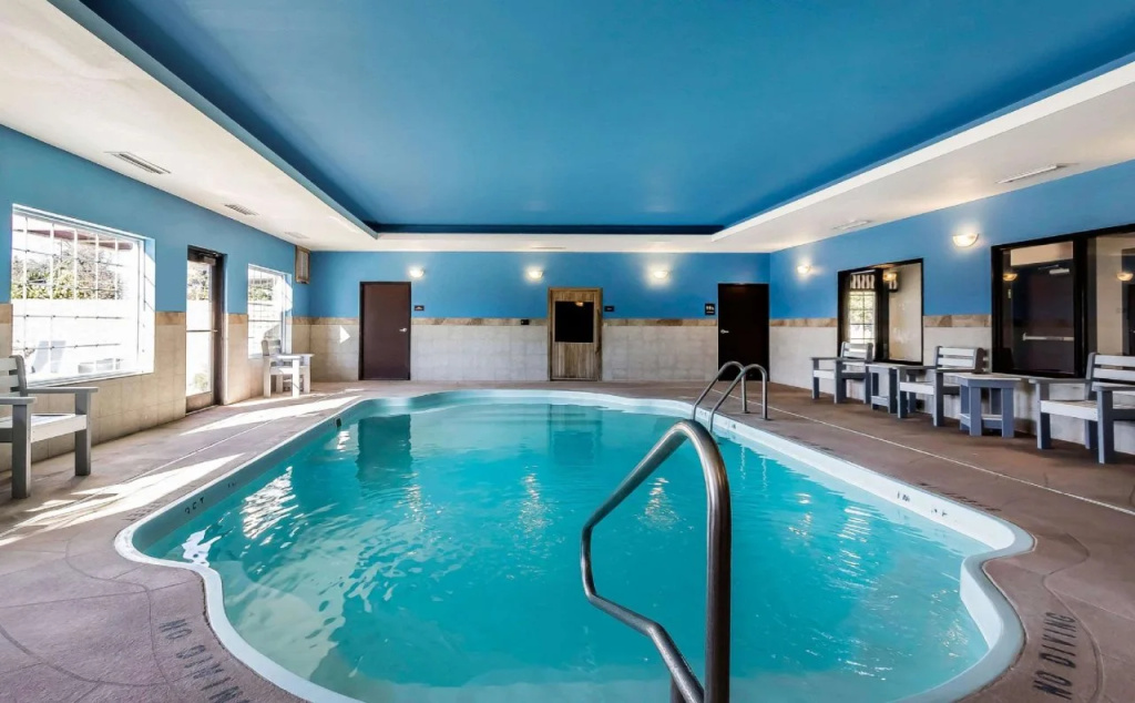 Comfort Inn & Suites near Bethel College