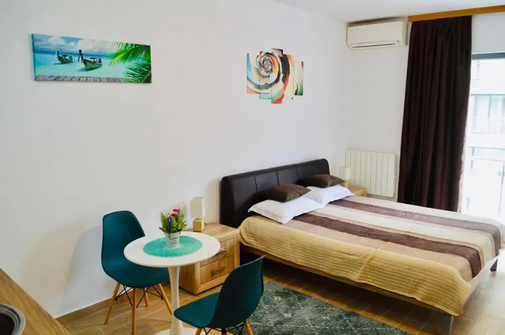 Studio Escape Mamaia next by LOFT