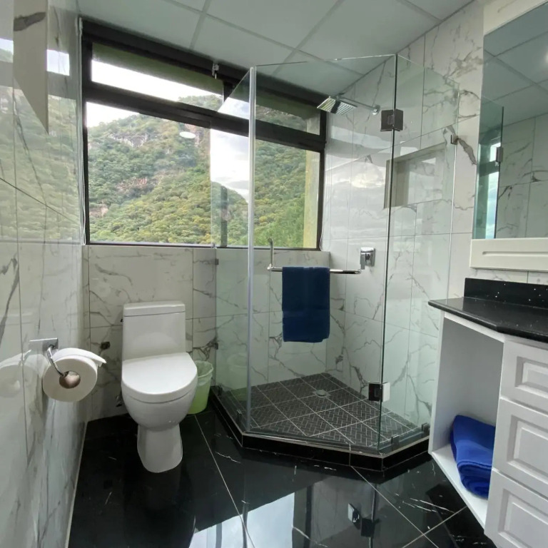Torres de Atitlan 4 Bdrm-3 Bthrm Full Floor - for 10 people
