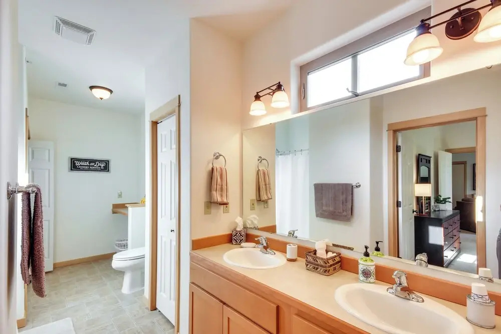 Cozy Livingston Condo w/ Balcony & Mtn View!