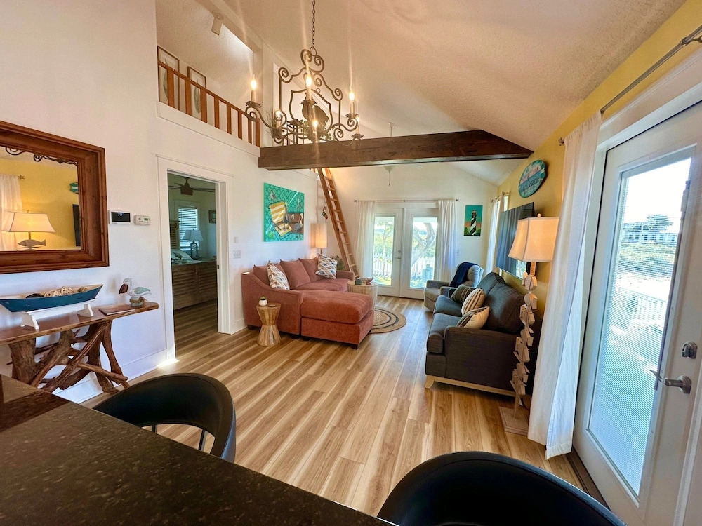 Surfside Oasis ~tropical Pool! Walk to the Beach