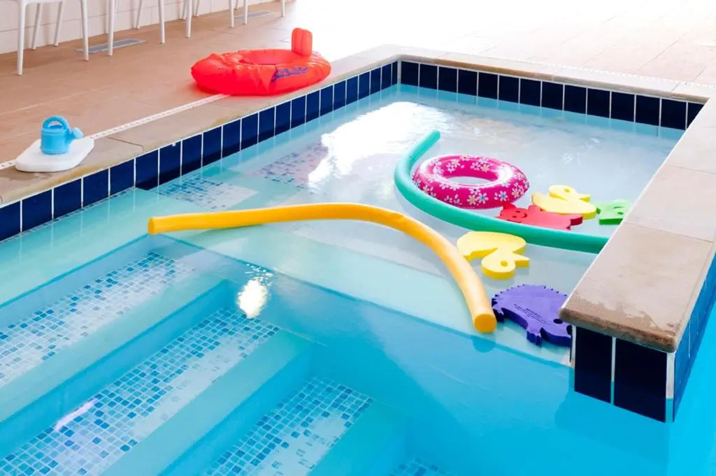 PointBreak Sleeps 12 with hot tub-Great celebration house-Dog friendly