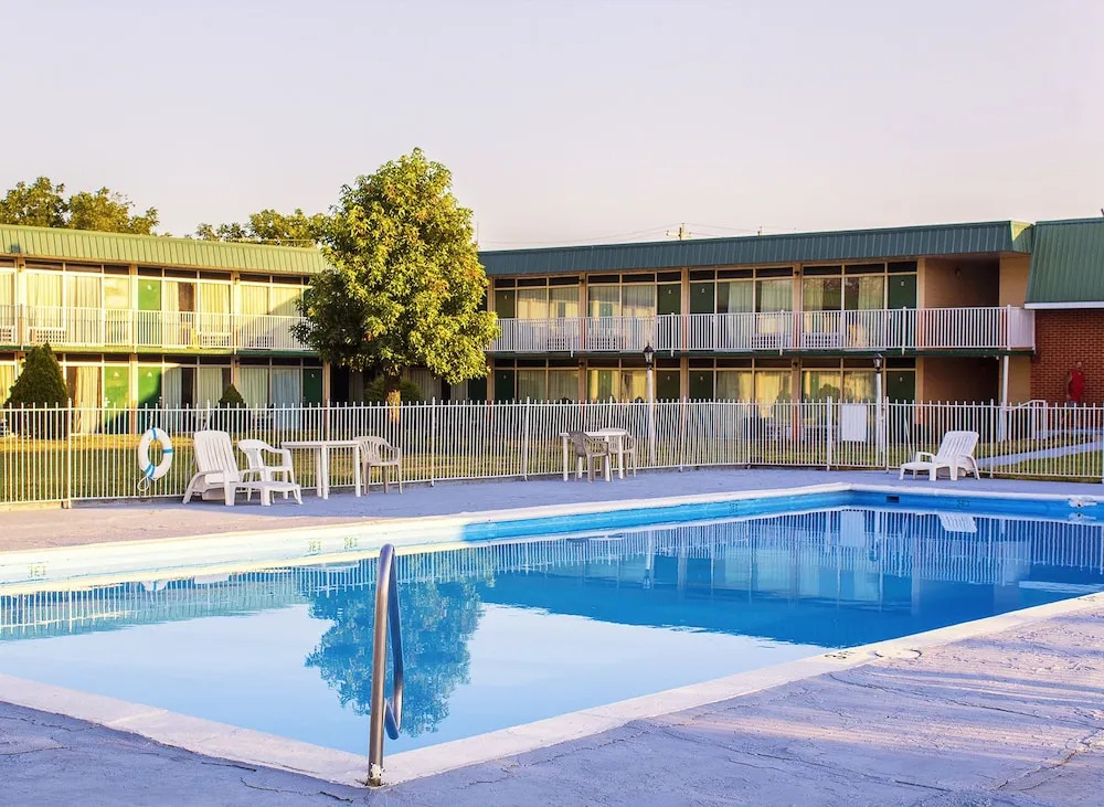 Budget Host Inn