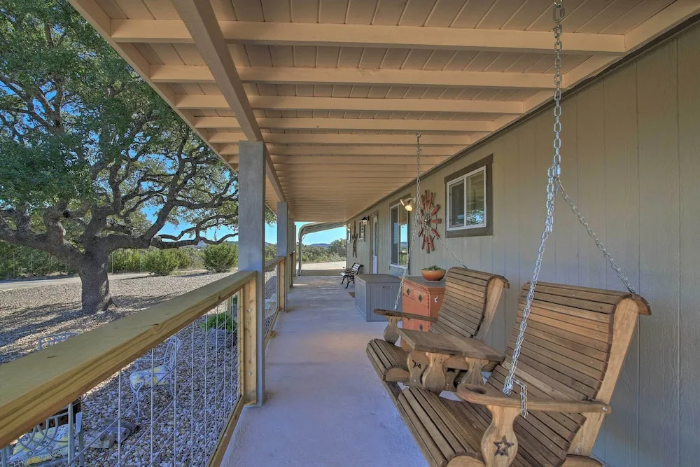 Updated Cabin w/ Fire Pit - 1 Mile From Downtown!