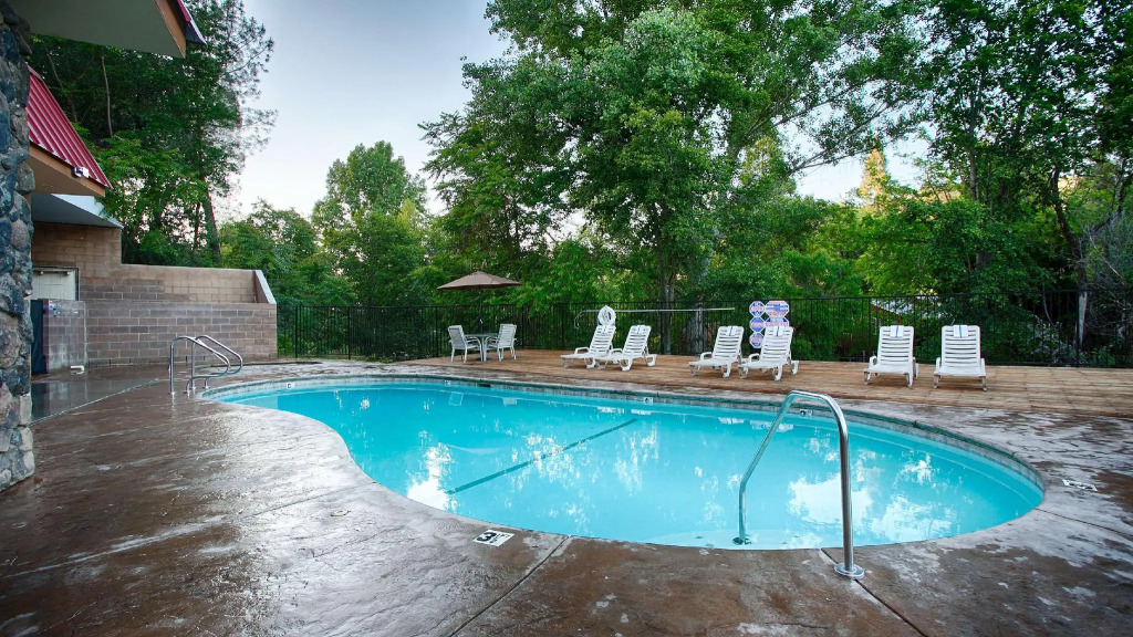 Best Western Plus Yosemite Way Station