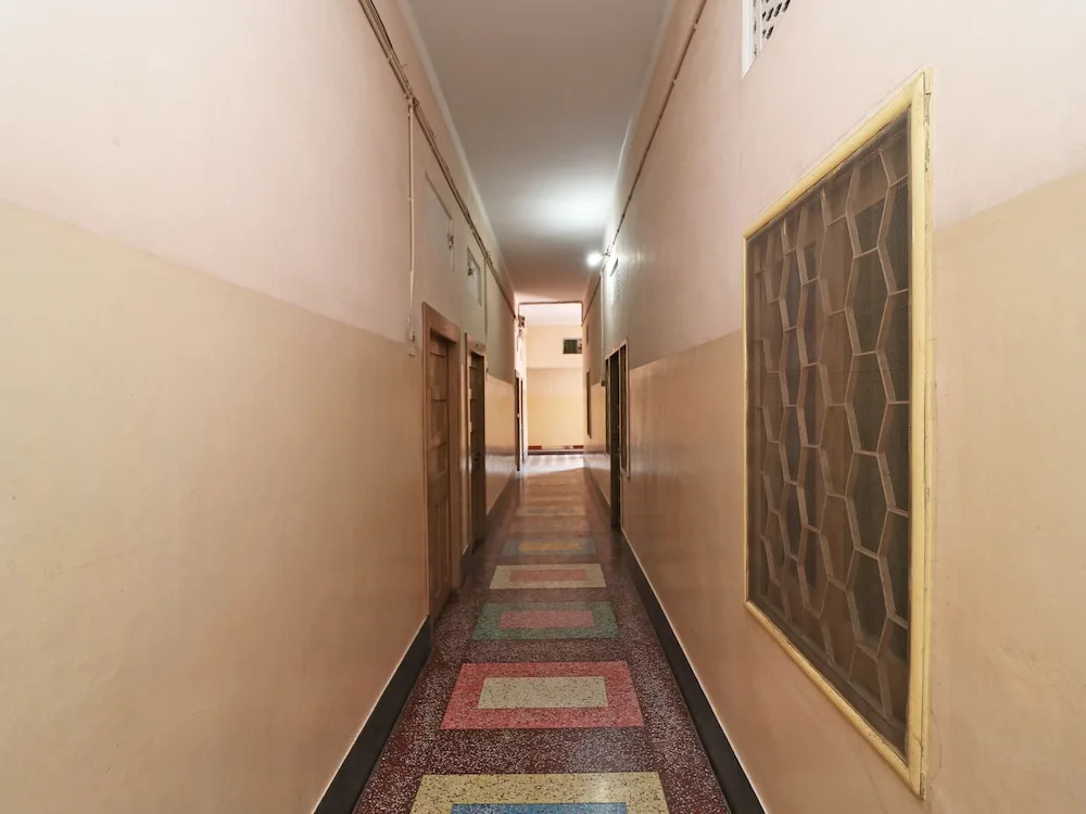 Spot On 39527 Hotel Saraogi