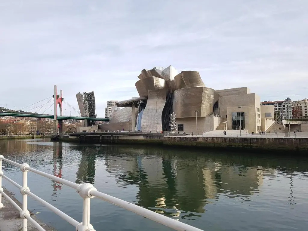 Pensión Guggenheim Riverview HBI01297
