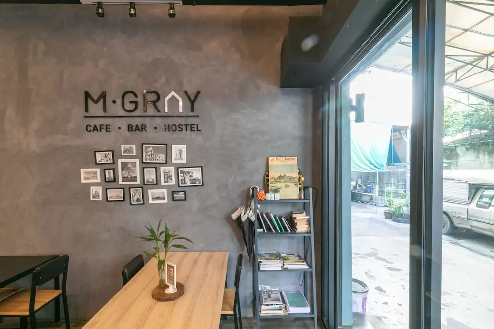 M Gray Hostel & Cafe