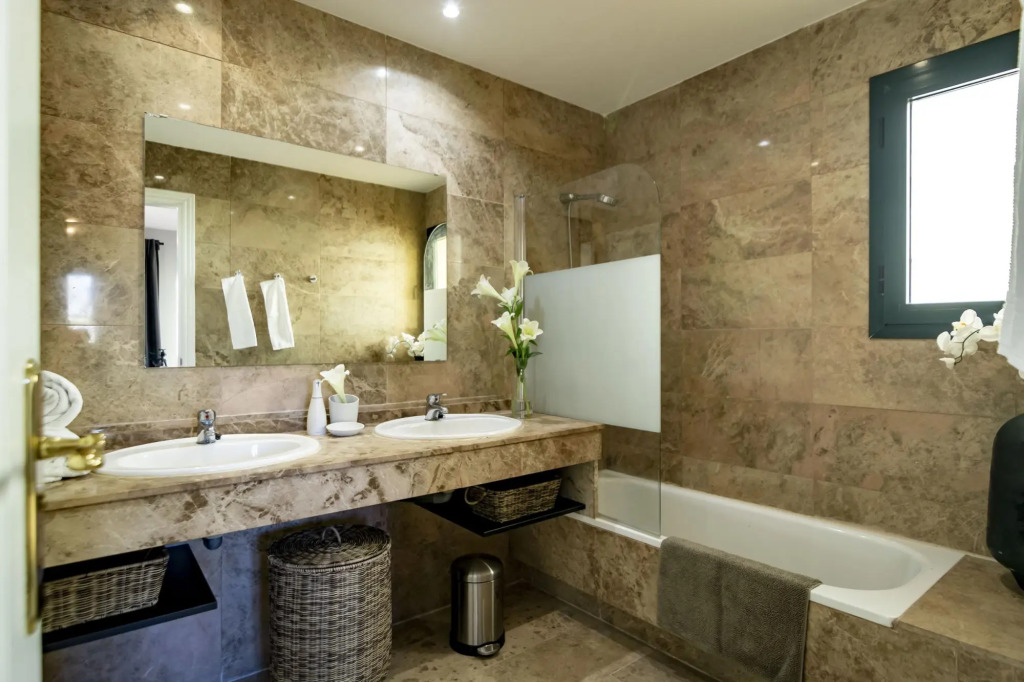 La-Beautiful 3 Bedroom Penthouse Close To Sea