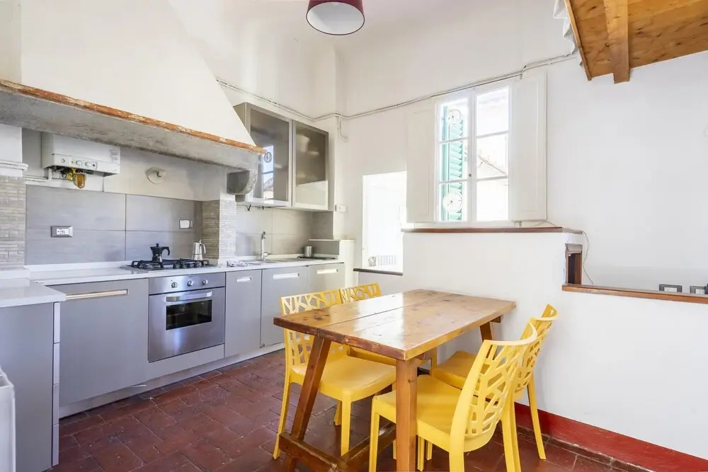 Cerchi 3 in Firenze With 2 Bedrooms and 1 Bathrooms