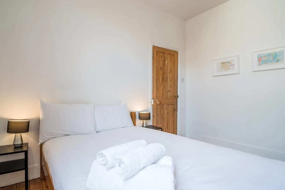 Homely and Spacious 4 Bed, up to 7 Guests, Dalston