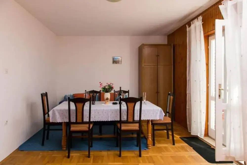 Apartment Angelina - Three Bedroom Apartment With Balcony and Sea View