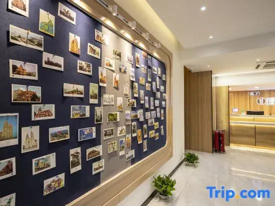 Yixin Hotel (Qingdao Zhanqiao Railway Station East Square)