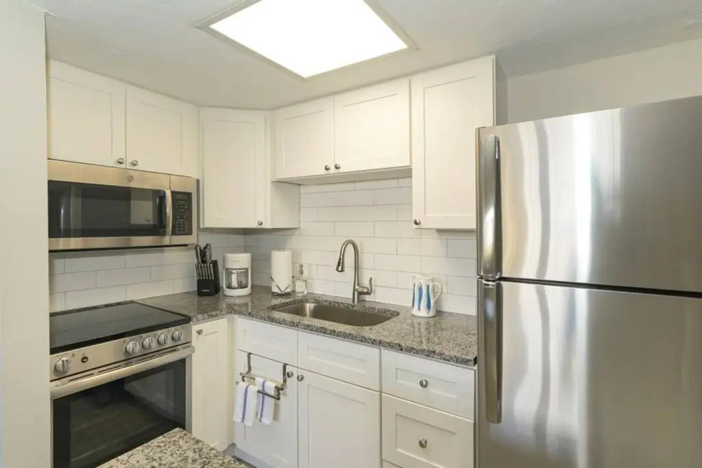 Siesta Key Village-Suite #4: A block to the Beach