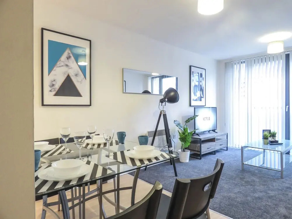Tudors eSuites Birmingham Apartments with Gated Parking