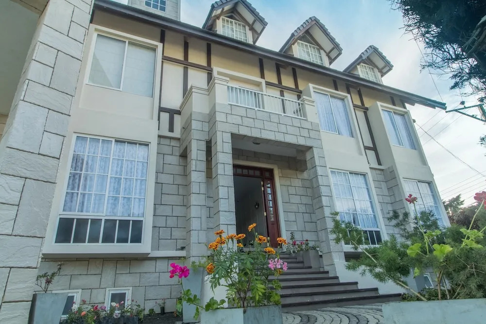 The Lynden Grove
