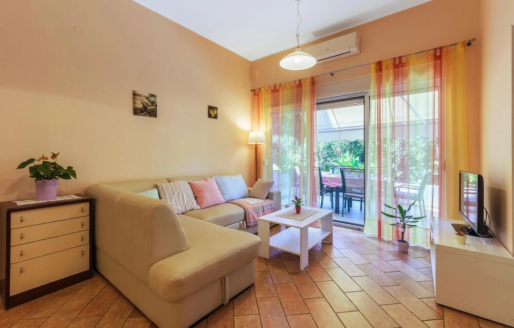 Amazing Apartment in Vinkuran With 2 Bedrooms