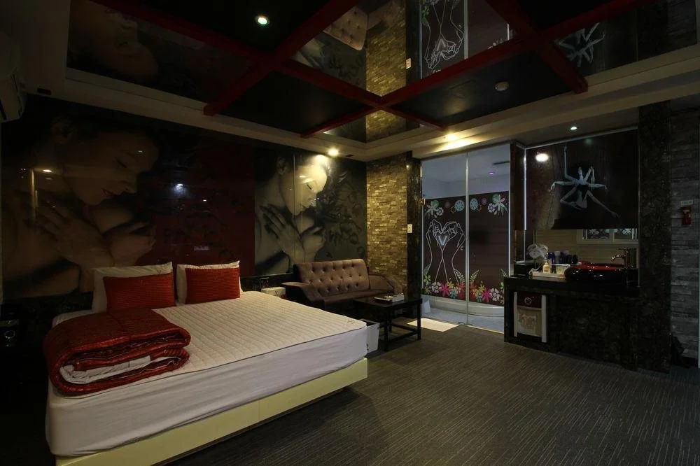 V Hotel