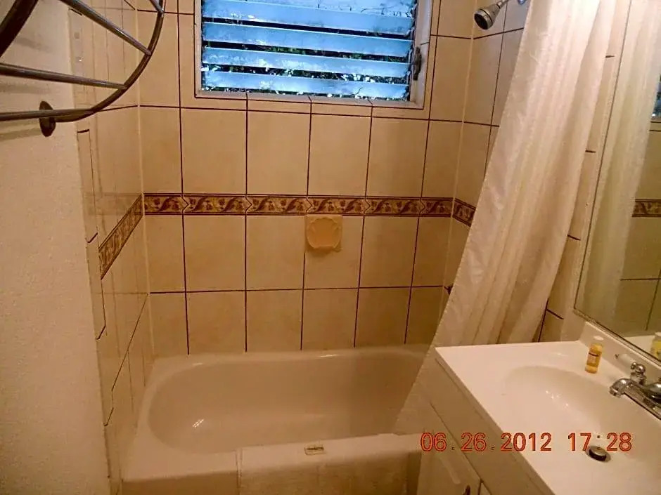 Tradewinds All Suite Hotel