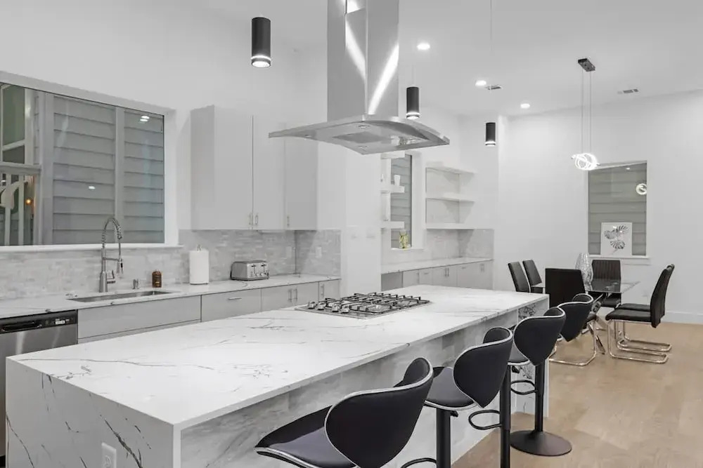 Luxurious 3 Bed3 Bath Near Downtown Houston