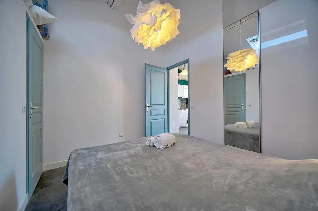 EXCEPTIONNEL 3 PIECES AVEC TERRASSE VUE SUR VIEUX PORT CENTRE VILLE l! A2B195