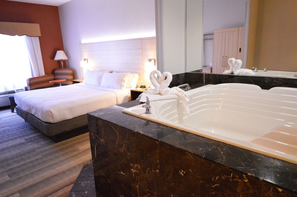 Holiday Inn Express Toledo-Oregon by IHG