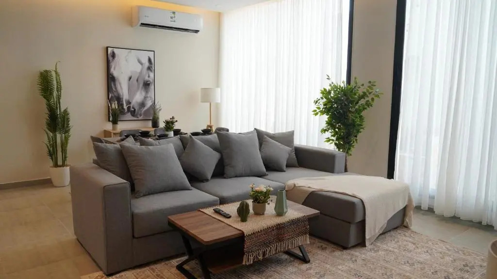Cozy 3- bedroom unit with an outside seating area