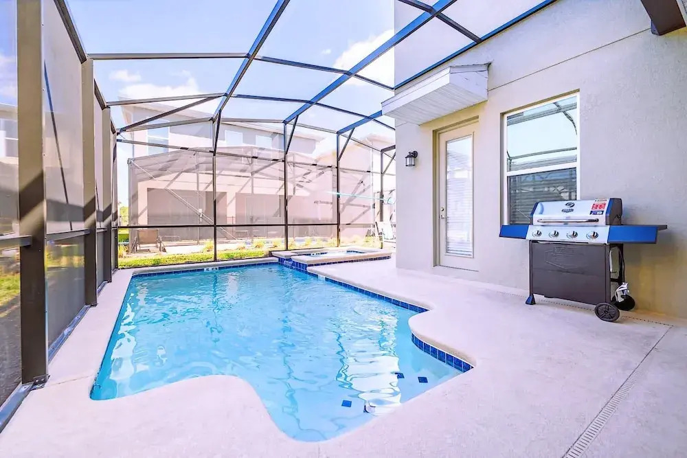 Family-friendly Villa w Pool, Hot Tub & Games Room