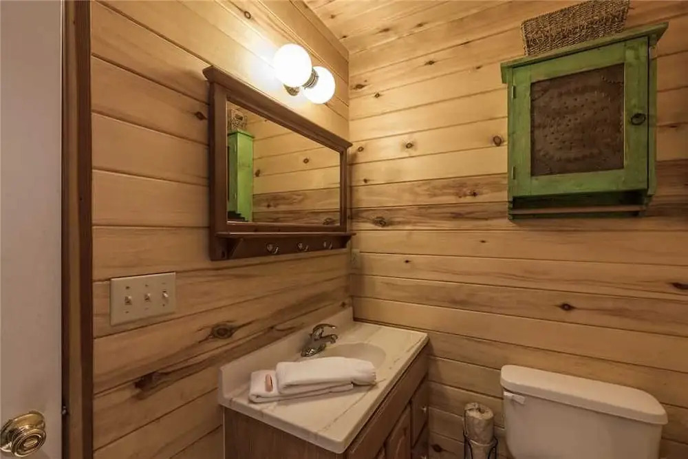 Buffalo Lodge - Seven Bedroom Cabin with Hot Tub