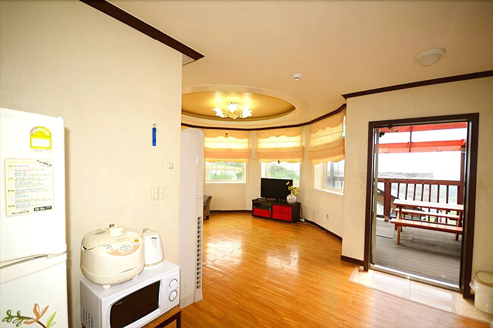 Taean Red Pension