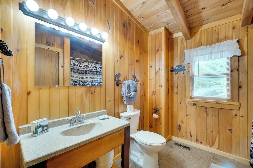 Total Privacy + Stunning Views in Smoky Mountains!