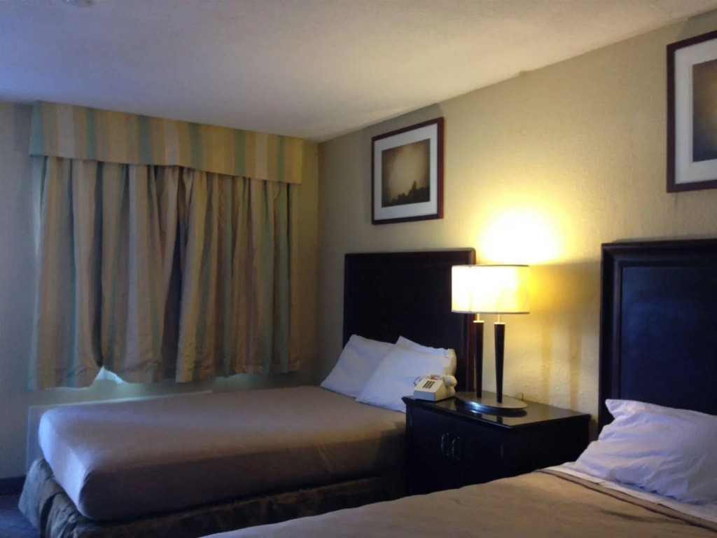 Travel Inn & Suites