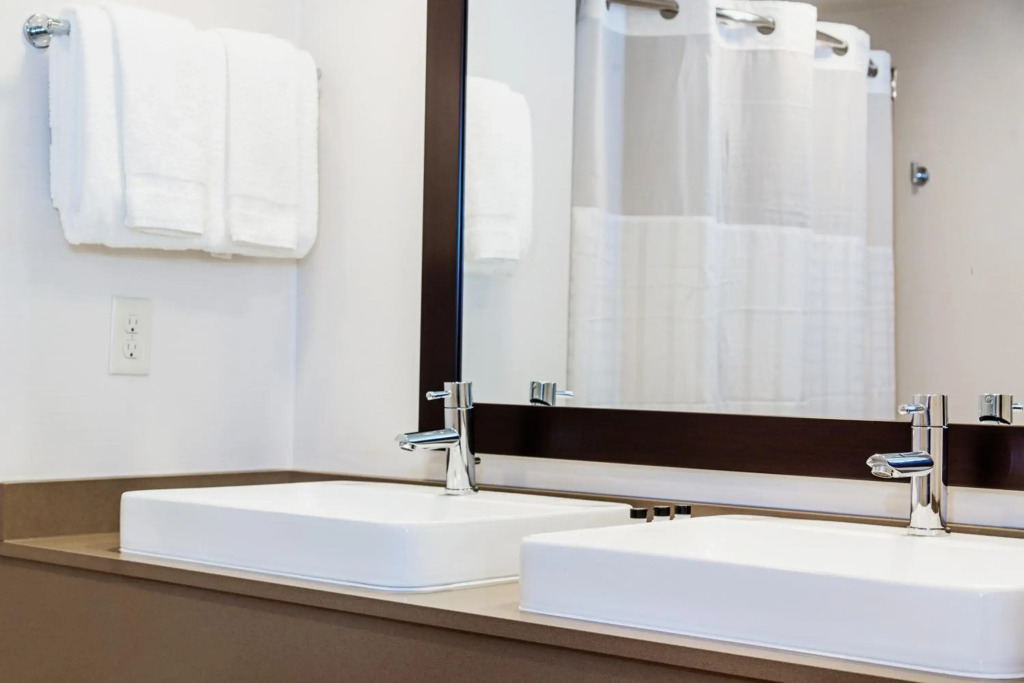 Country Inn & Suites by Radisson, Milwaukee West Brookfield , WI